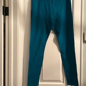 LOGO Leggings Size Medium